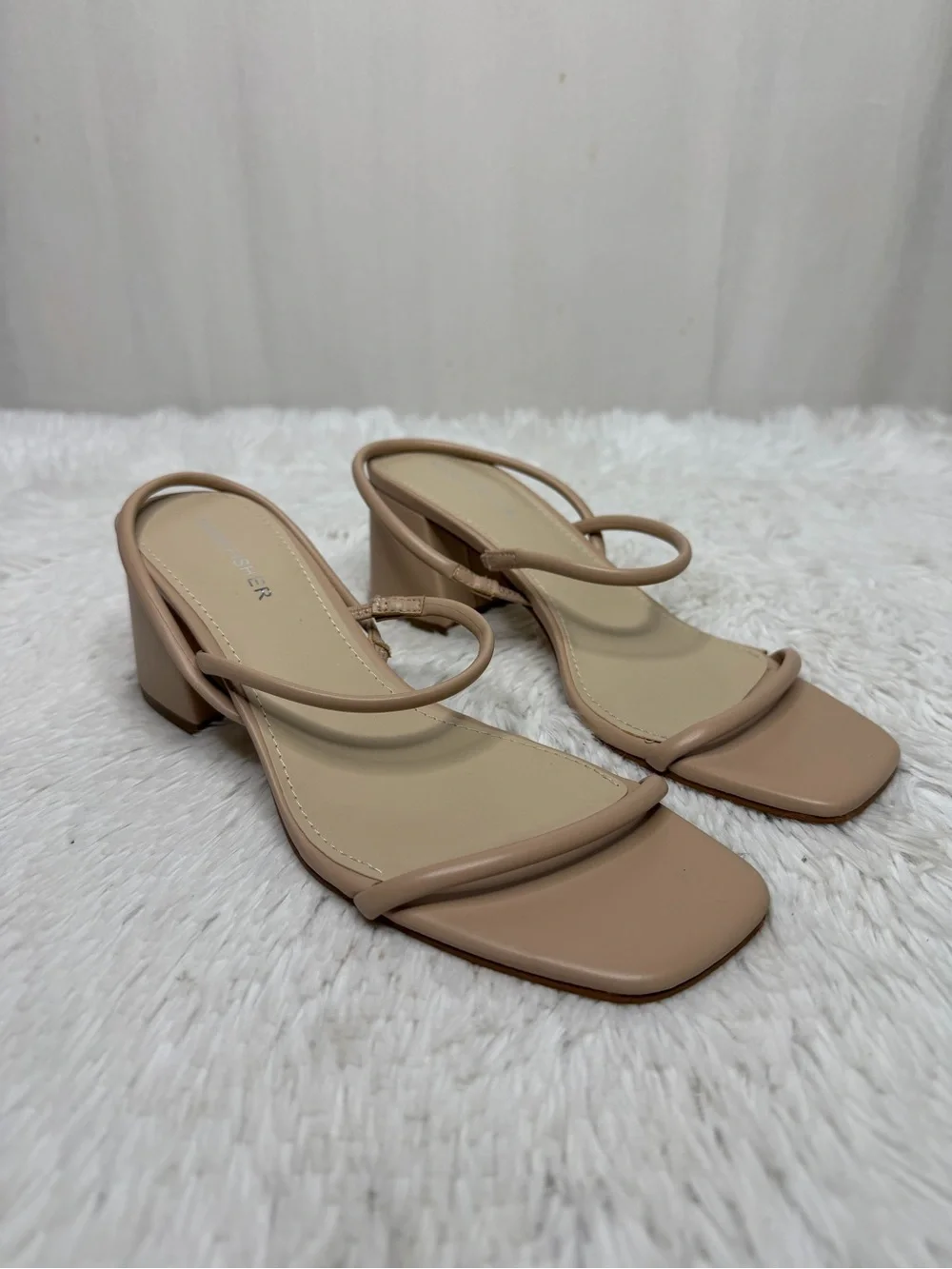 MARC FISHER / Galvin tan nude beige strappy block heeled sandals / 7.5